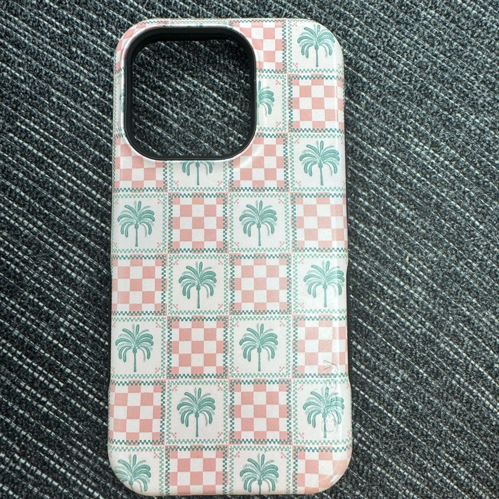 Casely iPhone 15 pro Palm Tree Checkered Phone Case